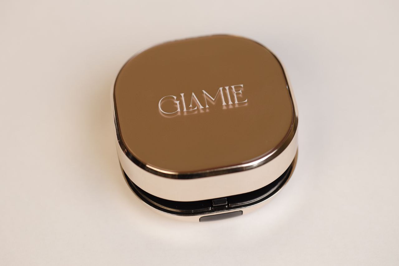 Glow Foundation-Light on skin, heavy on glow.
